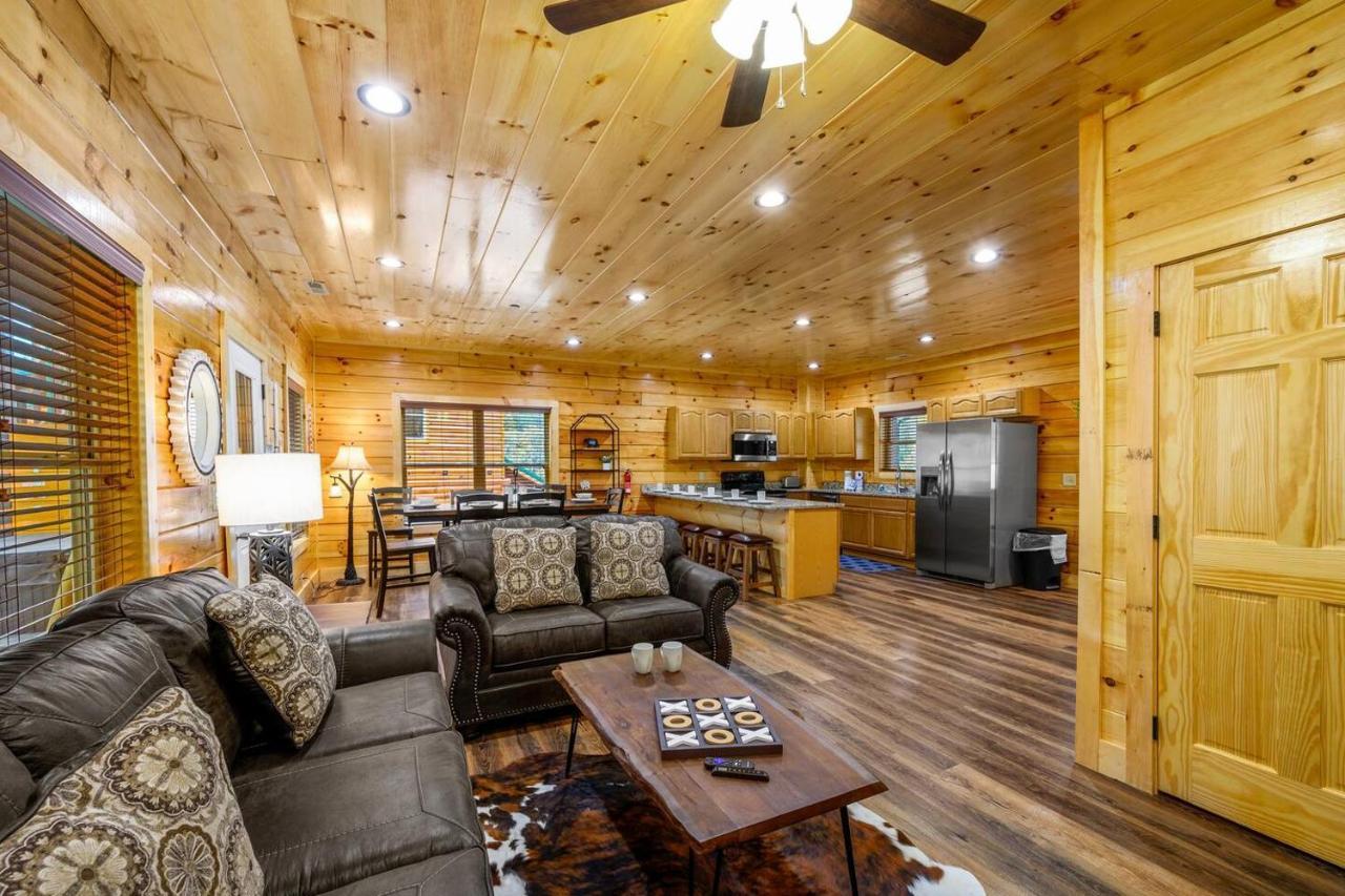 Mountain Haven: Dual Hot Tubs & Entertainment Hub Apartment Pigeon Forge Exterior photo
