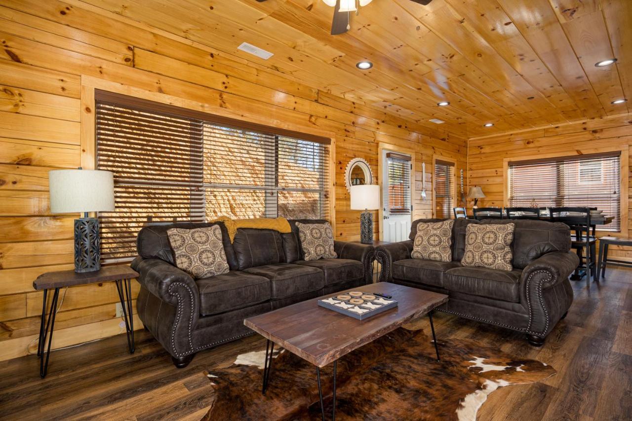 Mountain Haven: Dual Hot Tubs & Entertainment Hub Apartment Pigeon Forge Exterior photo