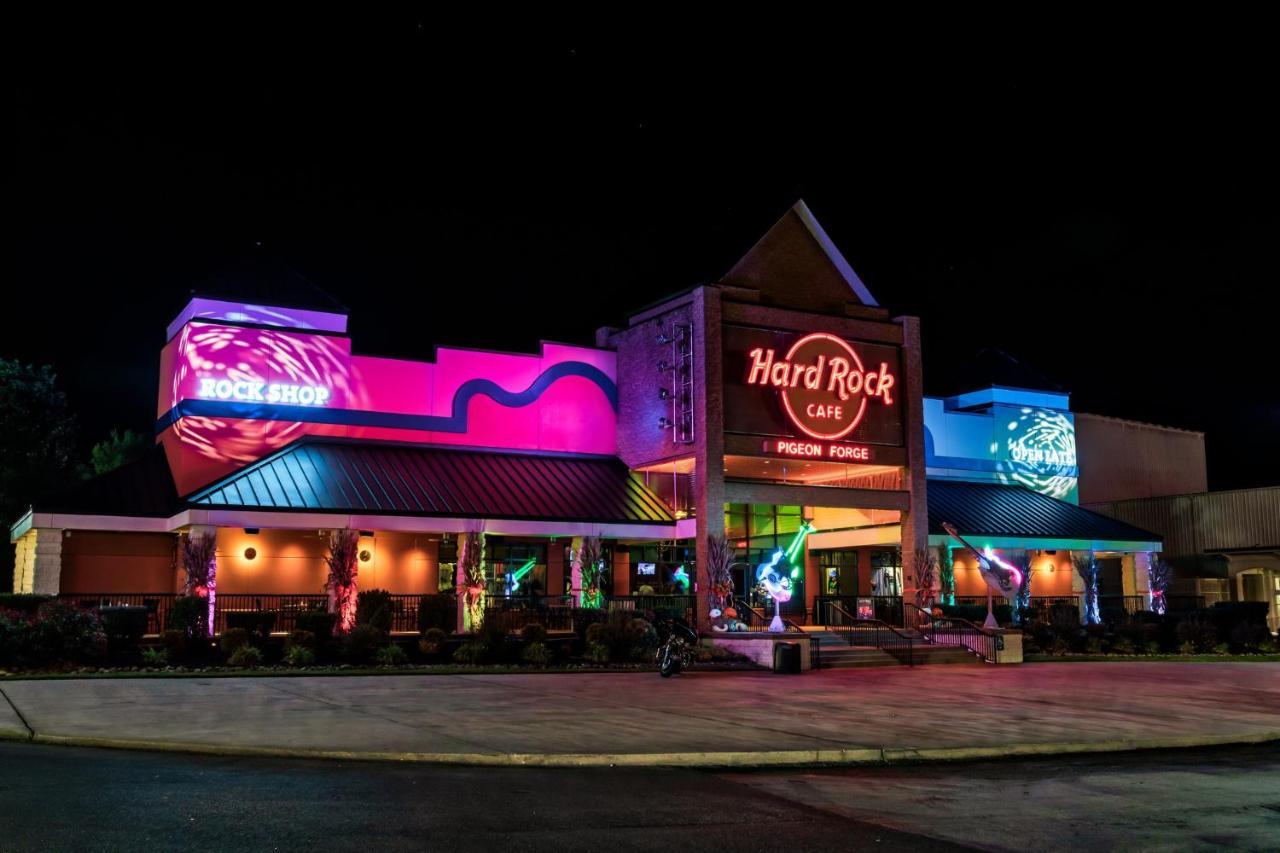 Mountain Haven: Dual Hot Tubs & Entertainment Hub Apartment Pigeon Forge Exterior photo