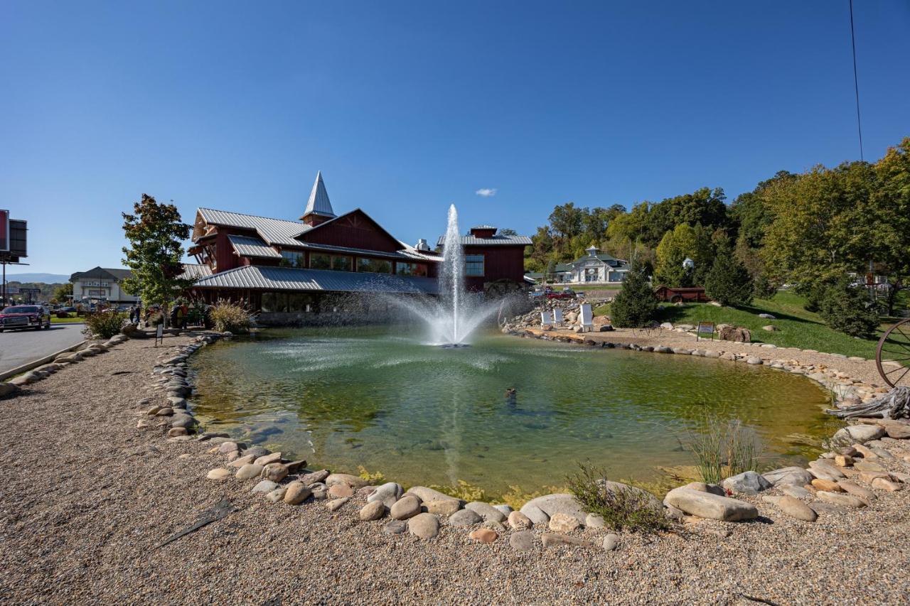 Mountain Haven: Dual Hot Tubs & Entertainment Hub Apartment Pigeon Forge Exterior photo