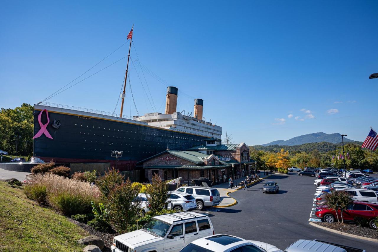 Mountain Haven: Dual Hot Tubs & Entertainment Hub Apartment Pigeon Forge Exterior photo