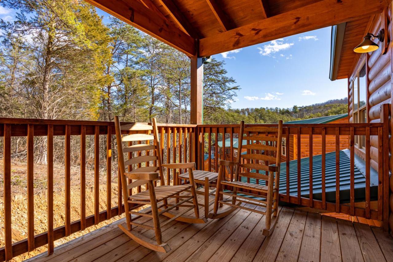 Mountain Haven: Dual Hot Tubs & Entertainment Hub Apartment Pigeon Forge Exterior photo