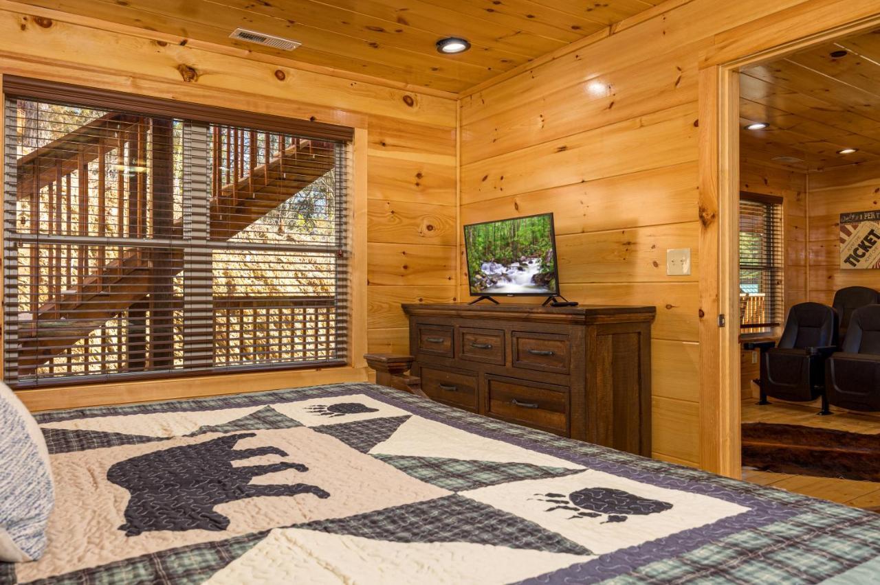 Mountain Haven: Dual Hot Tubs & Entertainment Hub Apartment Pigeon Forge Exterior photo