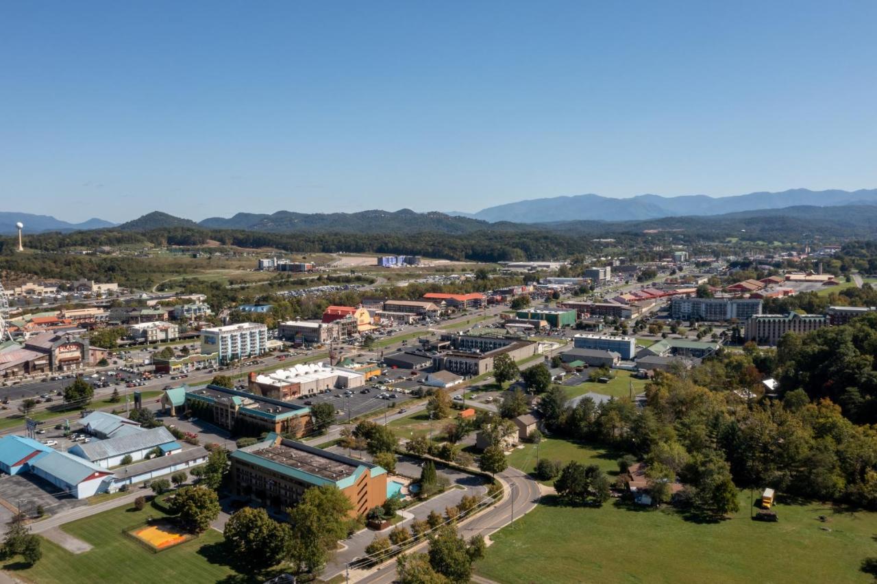 Mountain Haven: Dual Hot Tubs & Entertainment Hub Apartment Pigeon Forge Exterior photo