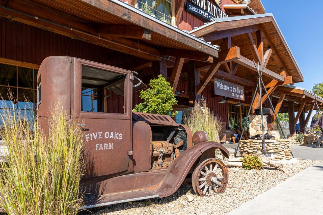 Mountain Haven: Dual Hot Tubs & Entertainment Hub Apartment Pigeon Forge Exterior photo