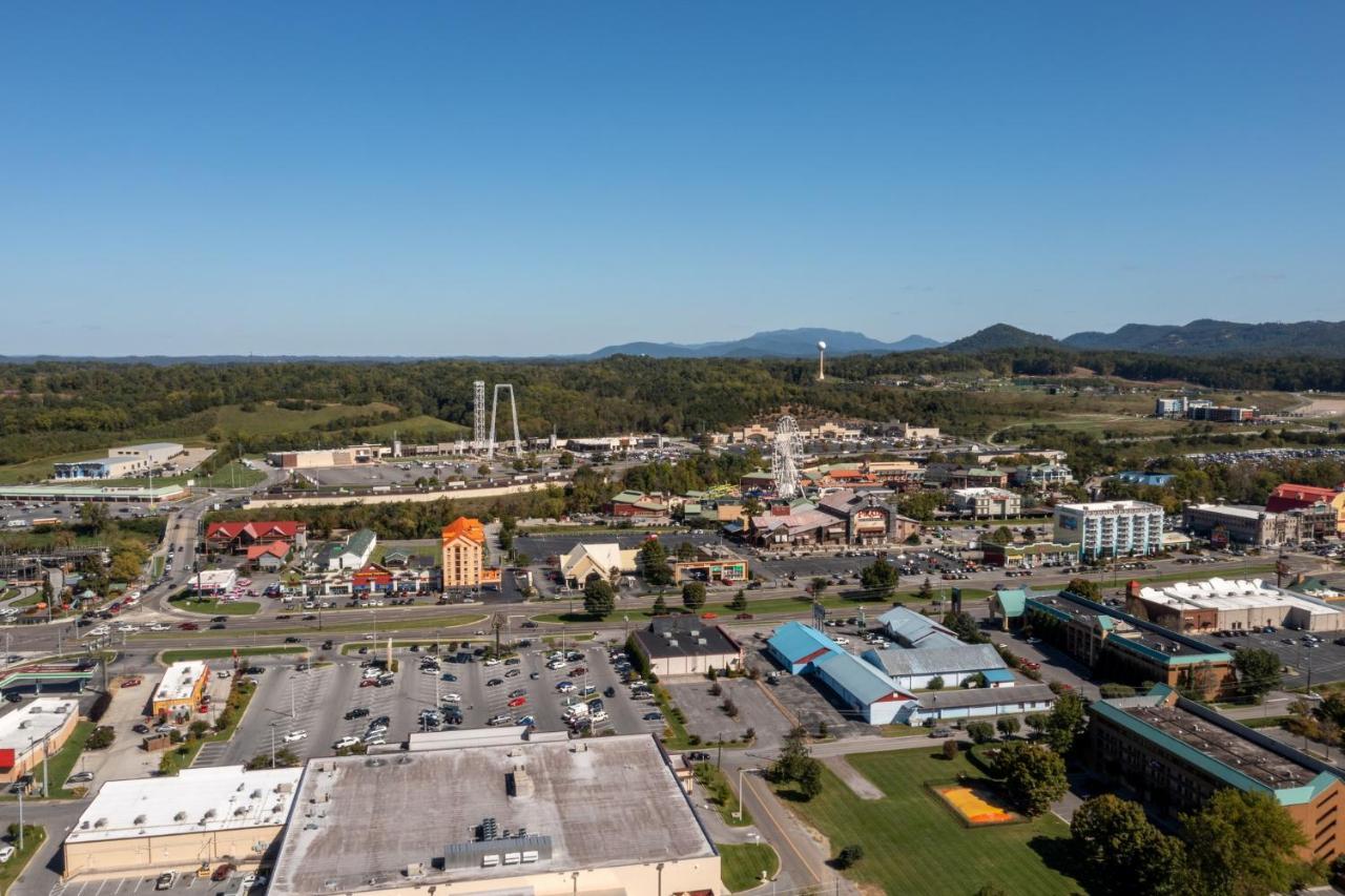Mountain Haven: Dual Hot Tubs & Entertainment Hub Apartment Pigeon Forge Exterior photo
