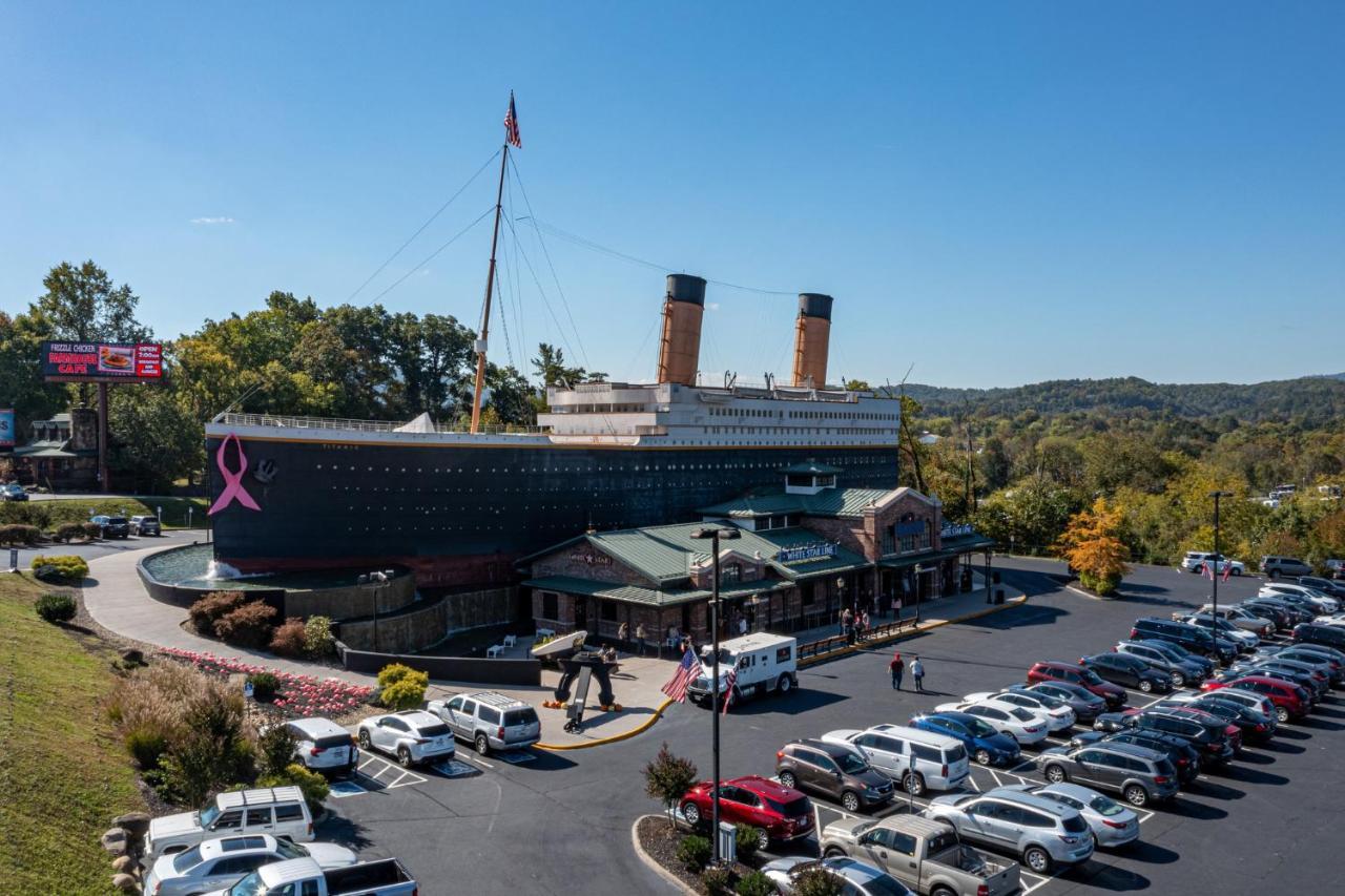 Mountain Haven: Dual Hot Tubs & Entertainment Hub Apartment Pigeon Forge Exterior photo